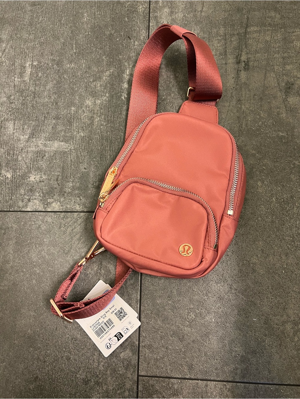 Lululemon Everywhere Sling Bag